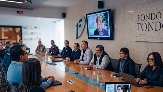Reunión en sala de juntas